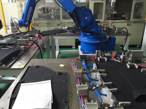 �C�������Գ������әC�c(di��n)����܇(ch��)���o��