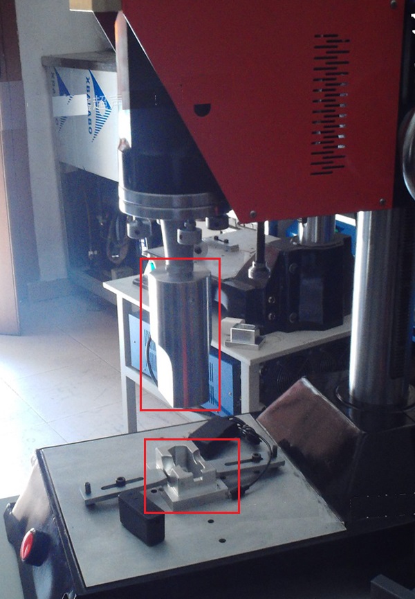 電源充電插頭超聲波壓接模具