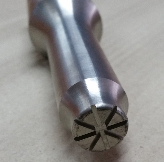 �пհ����D�䳬������ģ�ߣ�÷���Σ�