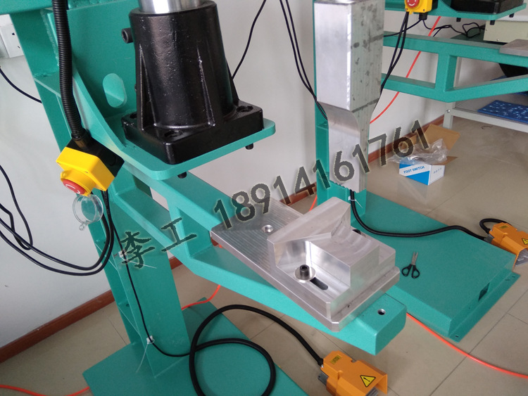 �����ܼ�С��e���c(di��n)��(zhu��n)�ó������әC