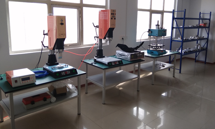 壓鑄鋅合金水口切斷超聲波焊機