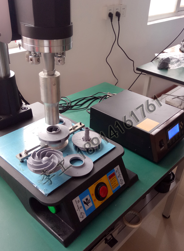 汽車(chē)PPS水泵葉輪超聲波塑料焊接機