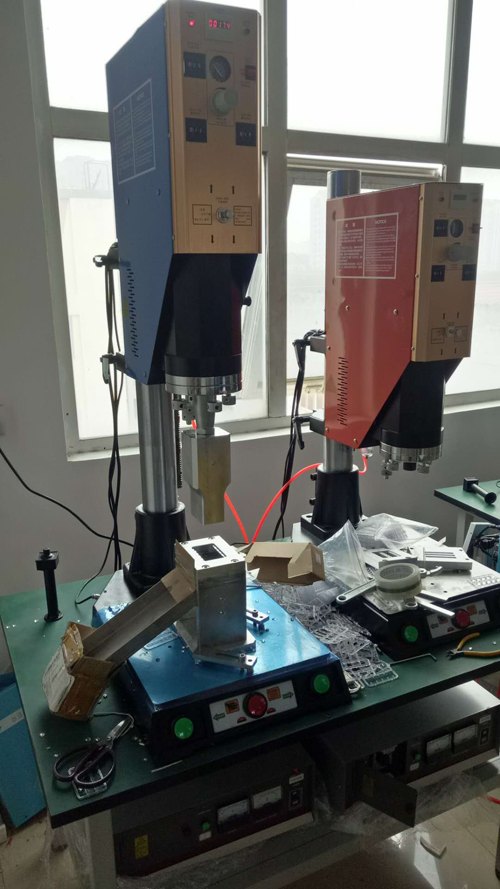 塑料玩具眼睛澆水口超聲波振落設備