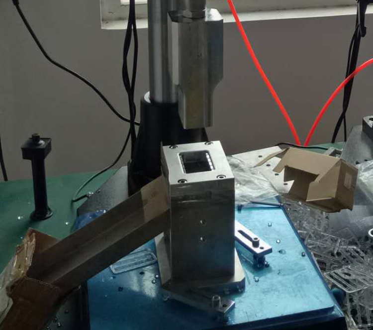 塑料玩具眼睛澆水口超聲波振落設備