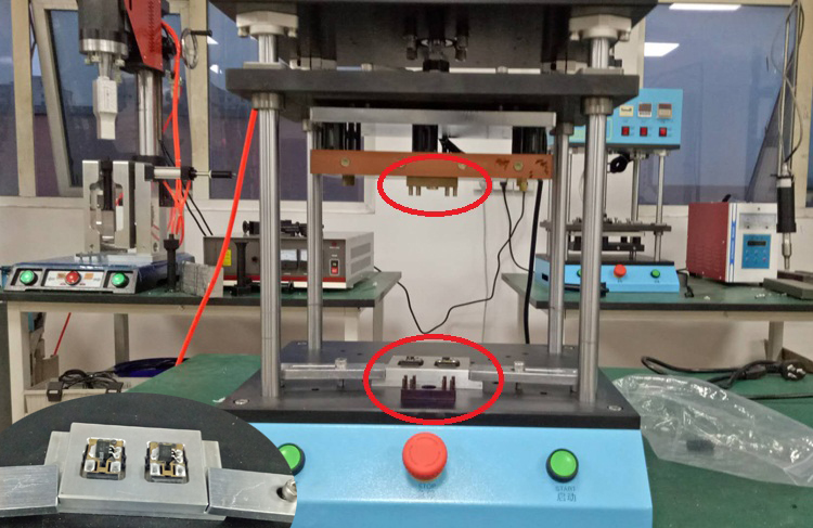 光伏組件塑料柱熱熔鉚點(diǎn)機