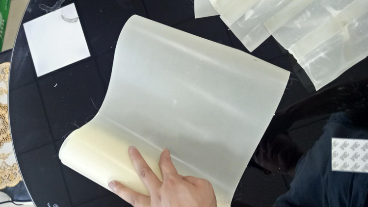 電泳漆陽(yáng)極膜中縫熱風(fēng)壓合焊接機