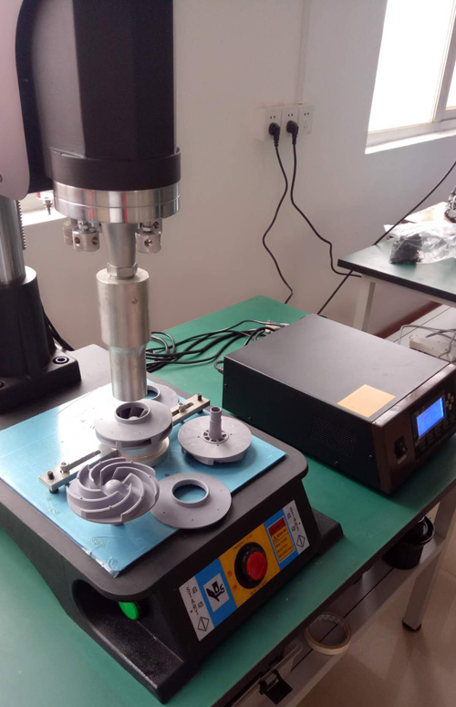 汽車(chē)水泵尼龍葉輪壓合超聲波焊接機