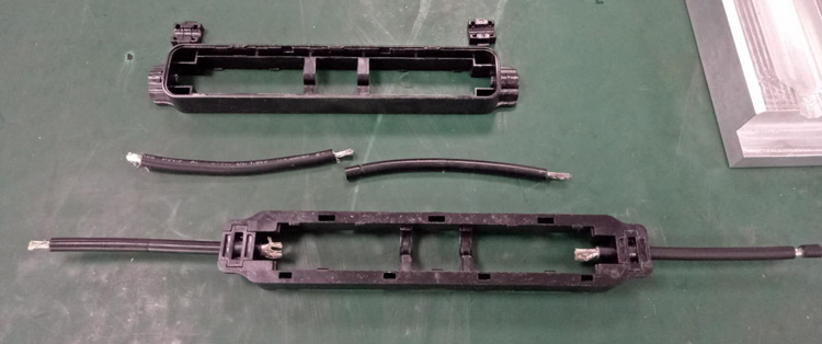 光伏接線(xiàn)盒連接線(xiàn)壓合固定超聲波焊接機