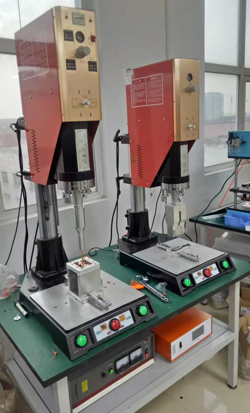 ABS塑膠件注塑澆口超聲波切斷機