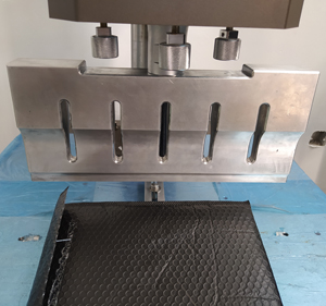 ���b���b������Ĥ���۷�ڳ������әC