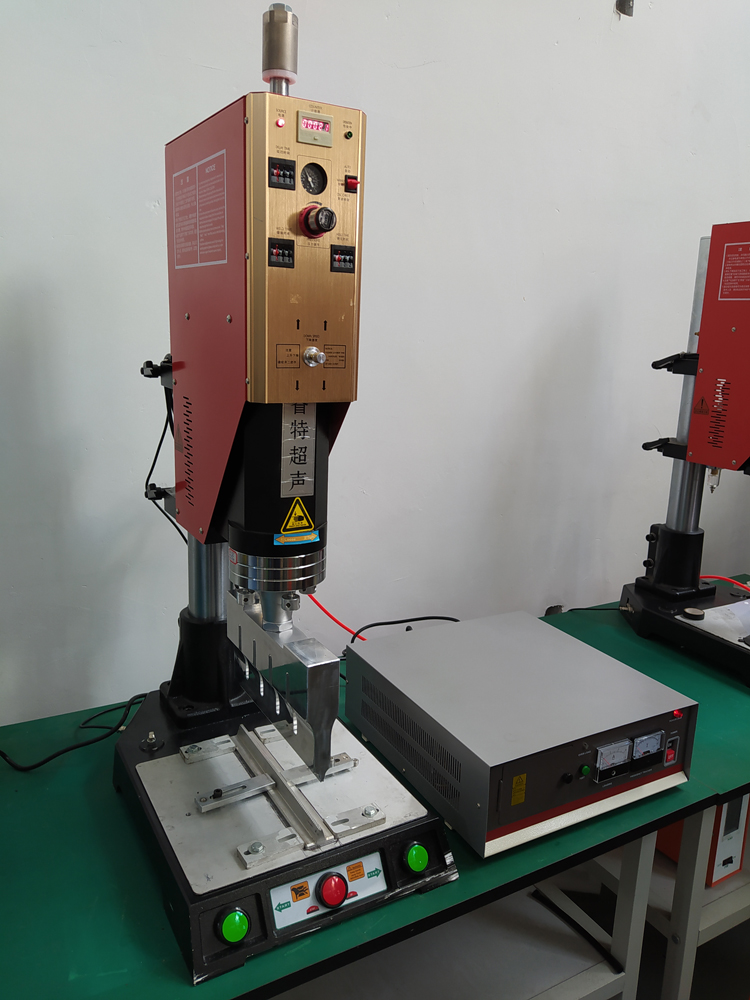 無(wú)紡布無(wú)線(xiàn)縫合超聲波焊接機