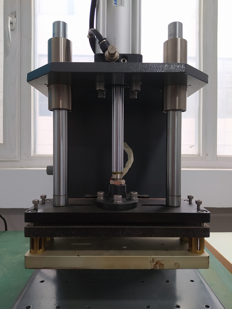 開(kāi)口式小型熱熔焊接機