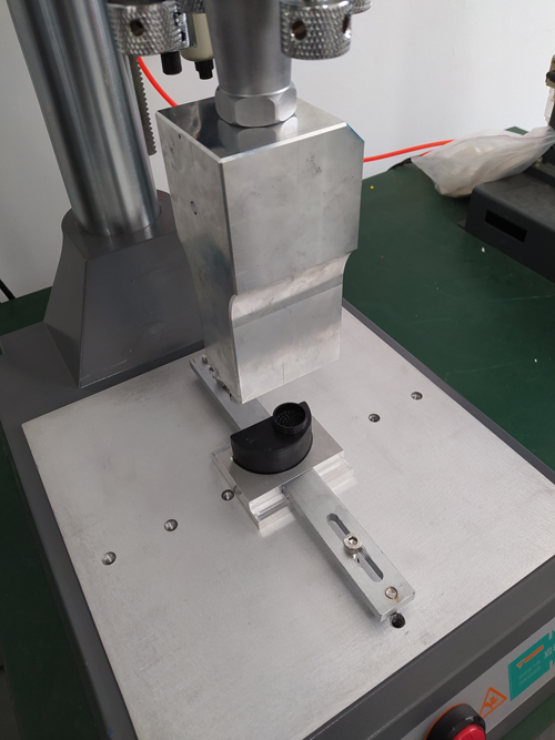 過(guò)濾棉與pp塑料殼超聲波焊接機