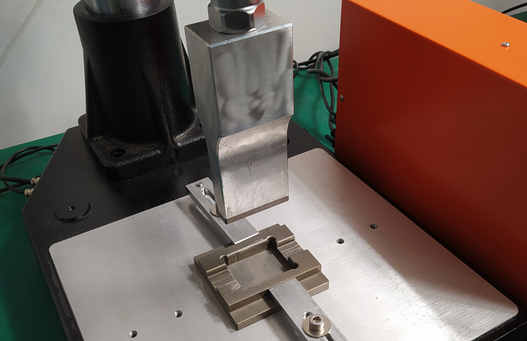 pa+gf30尼龍塑料件超聲波熱熔焊接機