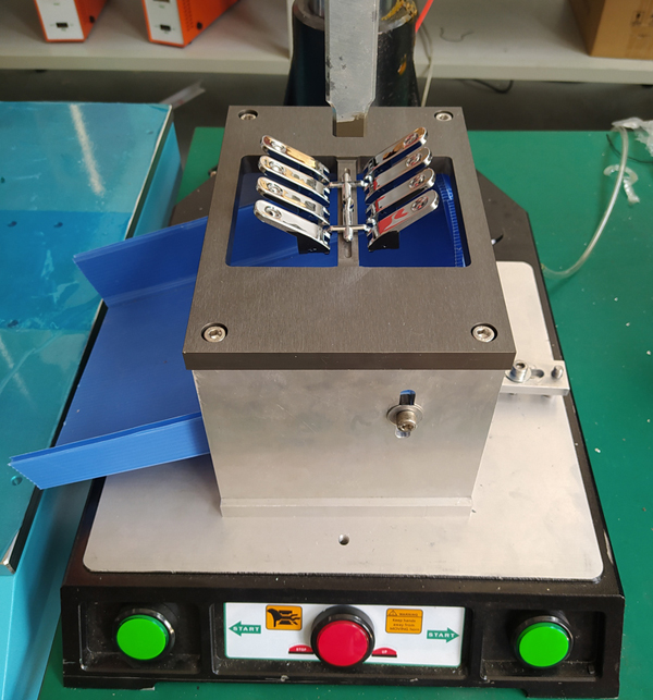 鍍鉻ABS塑料產(chǎn)品超聲波水口振落設備