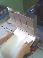 無(wú)紡布縫邊機