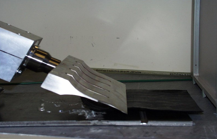 �����и�ϵ�y�İ��b�{ԇ���l(f��)�������B