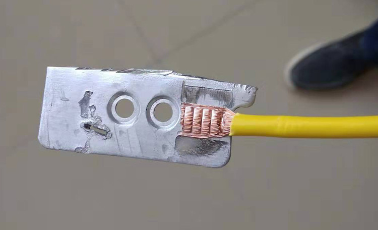 銅鋁線(xiàn)片超聲波金屬點(diǎn)焊圖片