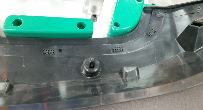 汽車(chē)塑料件拼接穿刺圖片