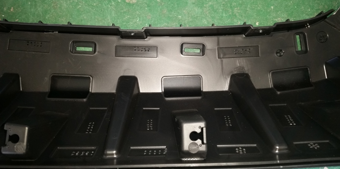 汽車(chē)塑料件拼接穿刺圖片