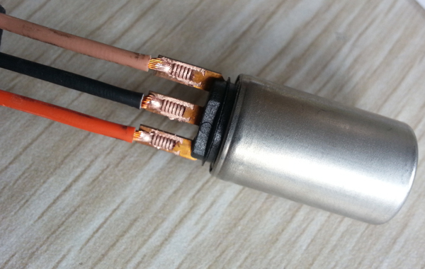 小線(xiàn)徑與薄銅片超聲波點(diǎn)焊圖片