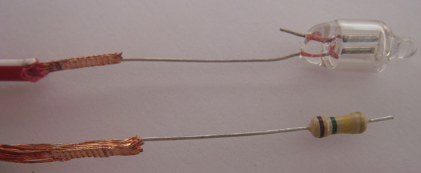 多股線(xiàn)與電阻管超聲波焊接圖片