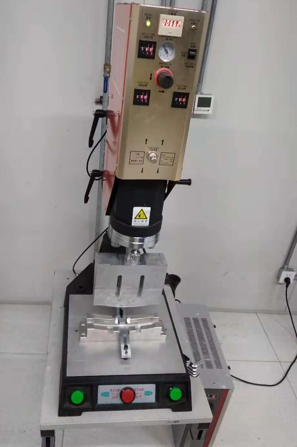 電器顯示器外殼超聲波塑焊(無(wú)錫)