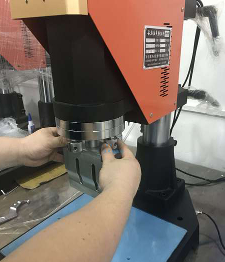 ����ģ���{��ˮƽƽ��