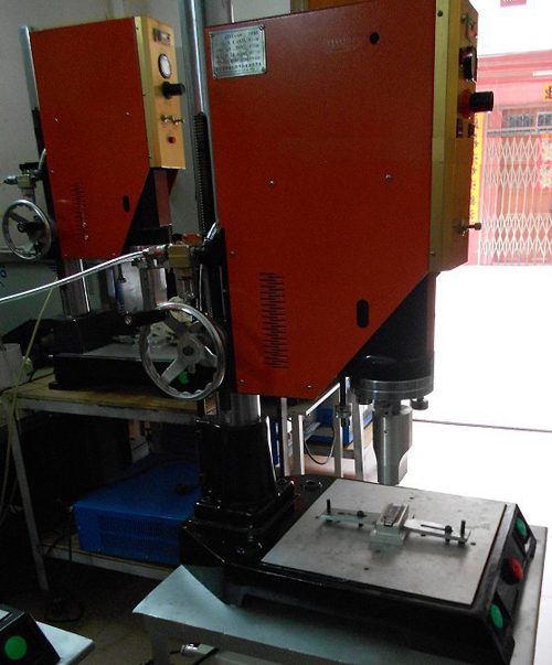 車(chē)載u盤(pán)超聲波焊接機