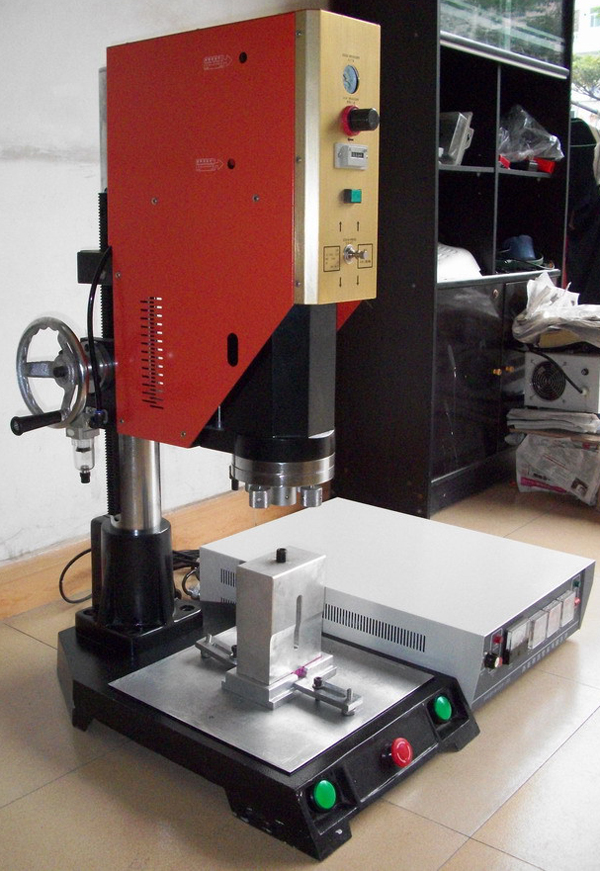 動(dòng)力車(chē)電池焊接機