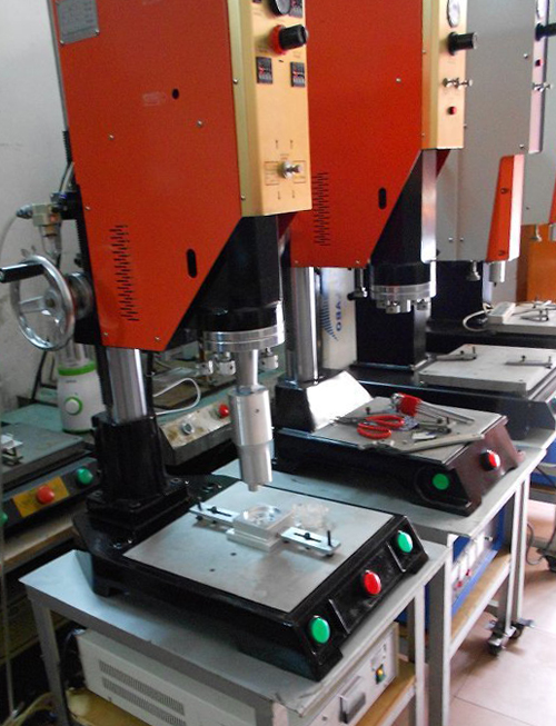 塑膠過(guò)濾器超聲波焊接機