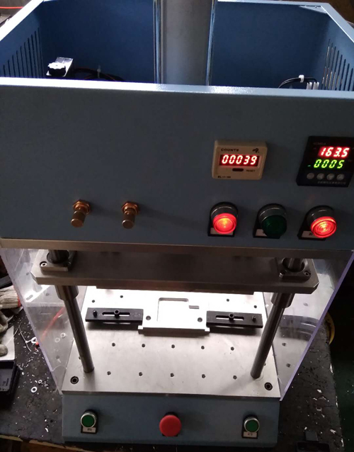 多點(diǎn)熱熔鉚焊機