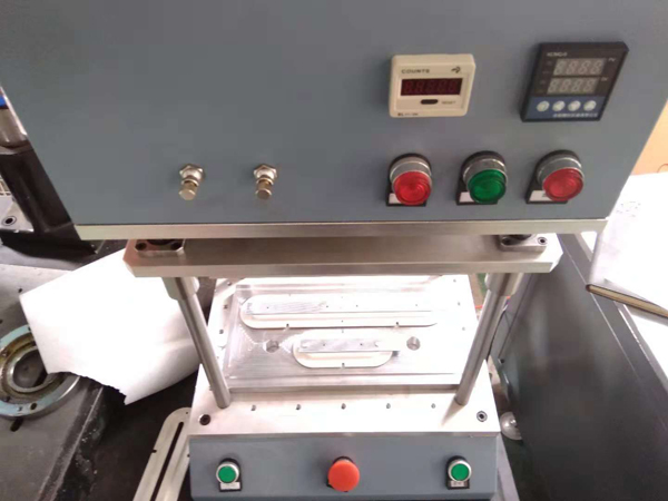 ���ۺ��әC�ؿ����ض���ô�{��