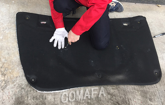 手動(dòng)更換引擎蓋隔音棉的步驟