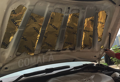 手動(dòng)更換引擎蓋隔音棉的步驟