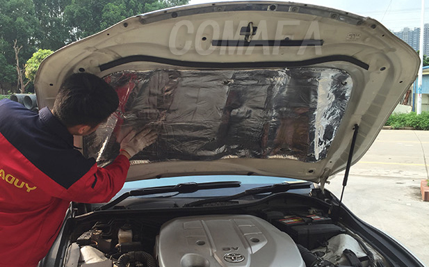 手動(dòng)更換引擎蓋隔音棉的步驟